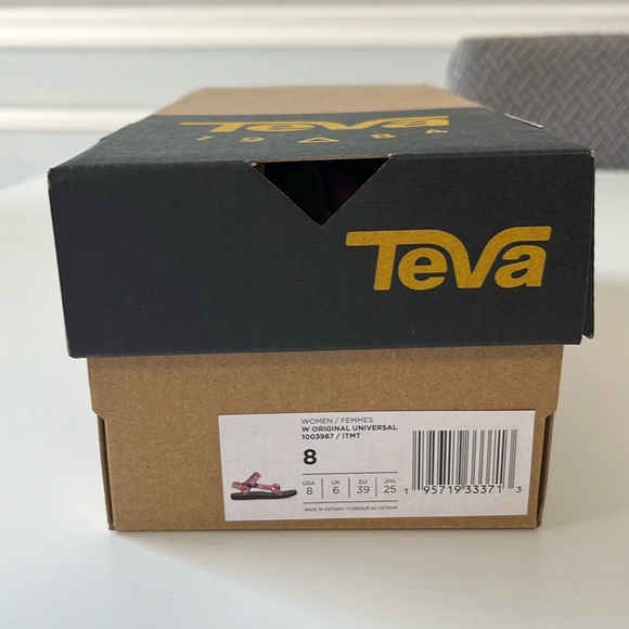 NIB TEVA Sandals size 8 - Picture 2 of 5